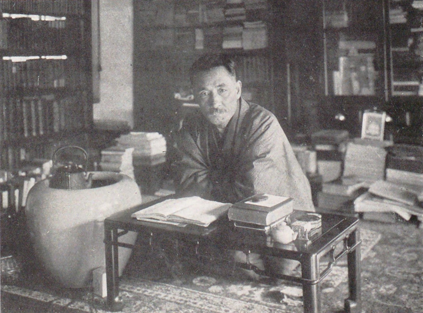 夏目漱石の肖像写真(1912年)